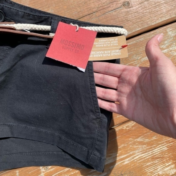 New Navy Shorts With Belt - Picture 7 of 11